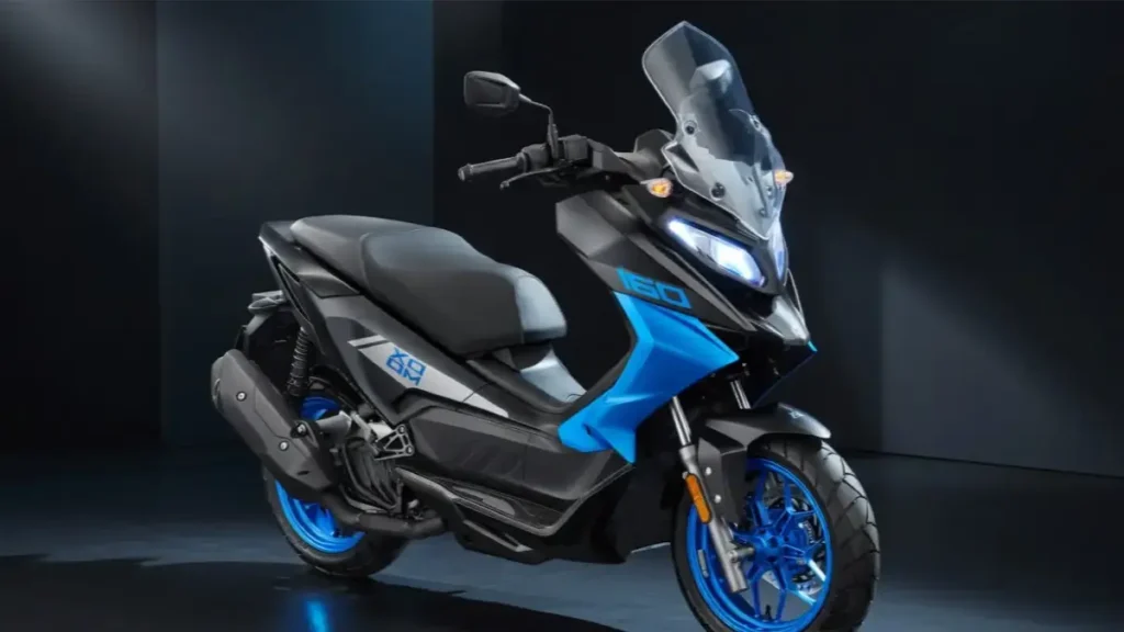 Side profile of Hero Xoom 160 showcasing its large wheelbase and stable riding posture.