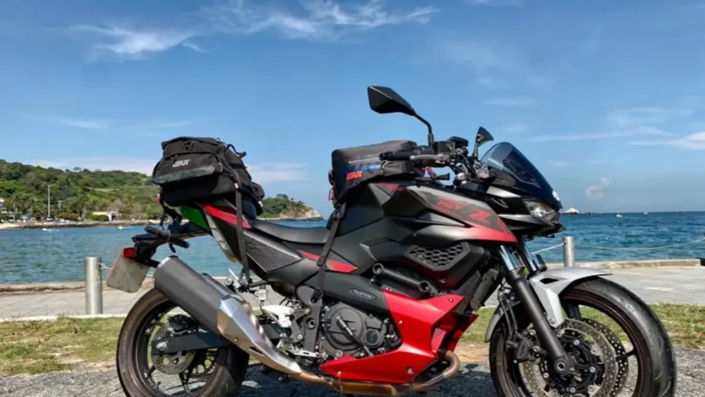 Kawasaki Z7 Hybrid Price in India