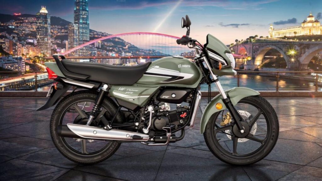 Side profile of Hero HF Deluxe 2026 showcasing its ground clearance and durability.