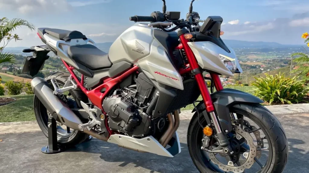 Honda CB750 Hornet E-Clutch side profile