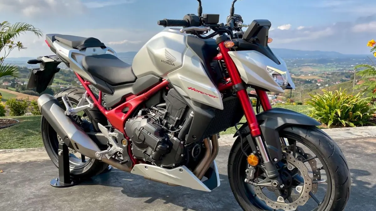 Honda CB750 Hornet E-Clutch side profile