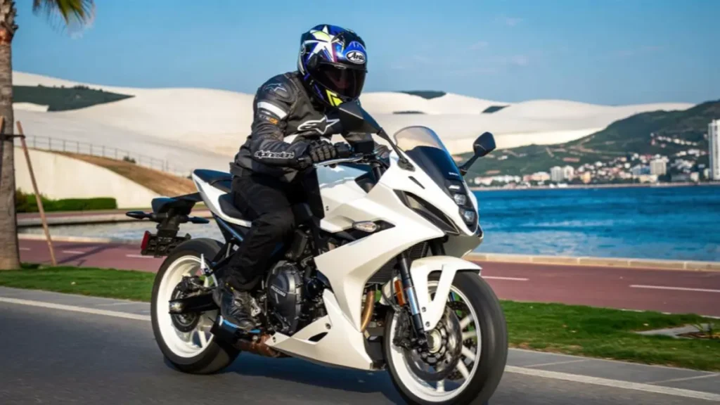 Suzuki GSX-8R Bike